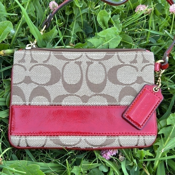 COACH signature brown Jacquard wristlet - Picture 2 of 8